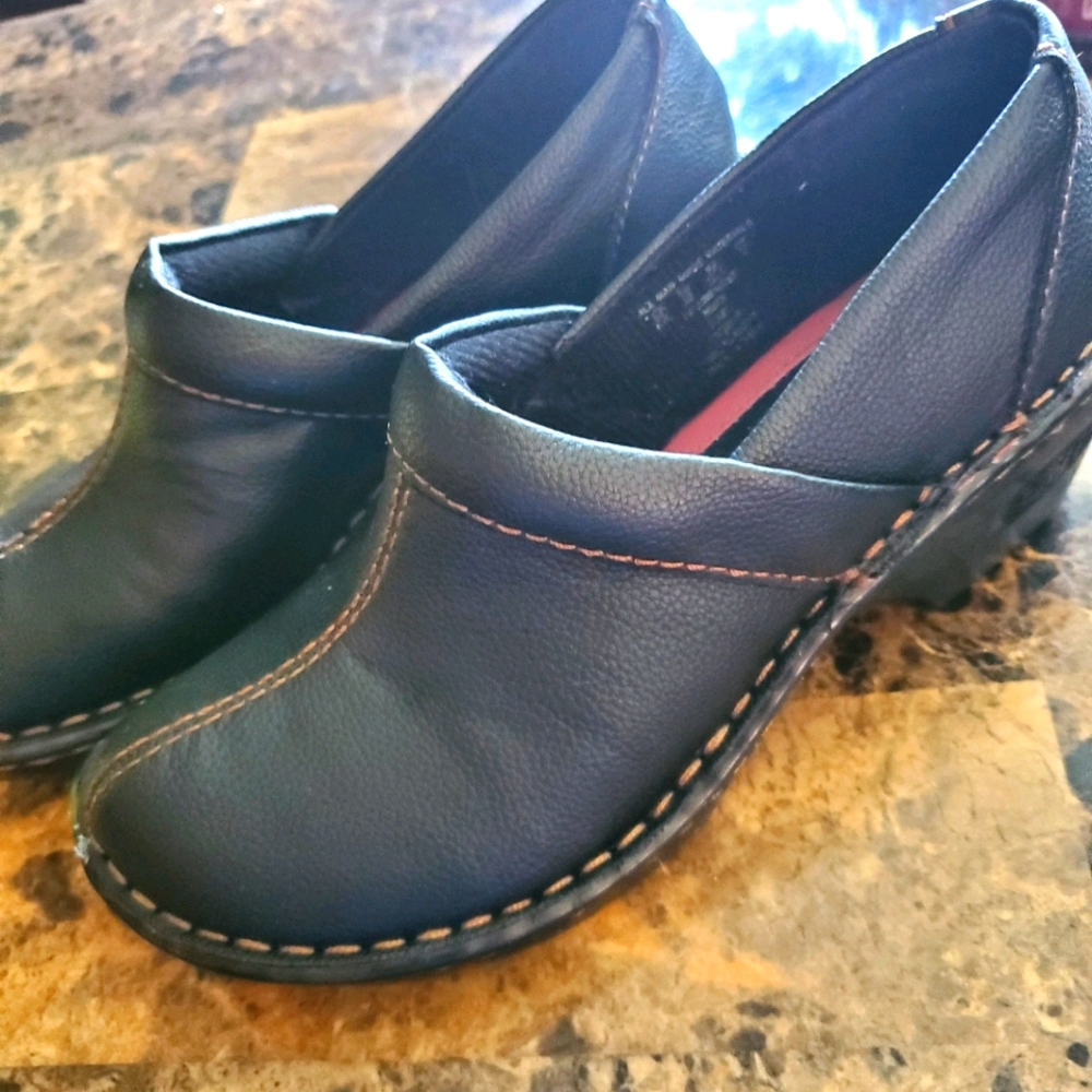 Canyon River Blues Black Leather Clogs